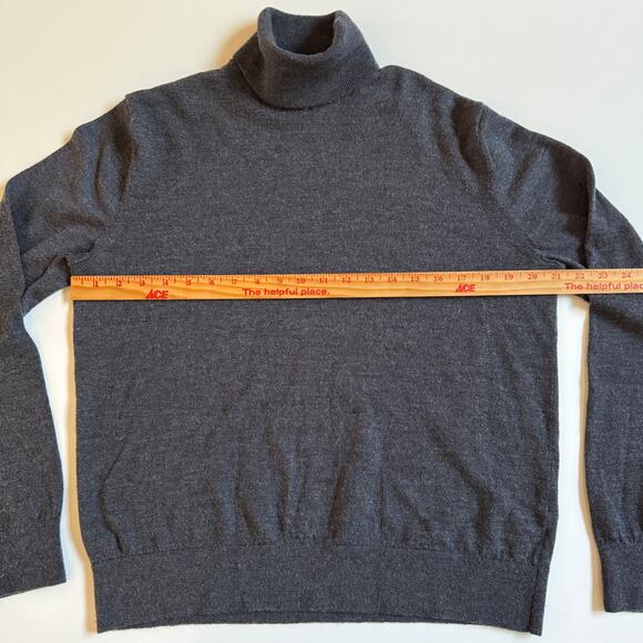 Banana Republic 100% Merino Wool Men's Charcoal Gray Turtleneck Sweater Large - Picture 9 of 9